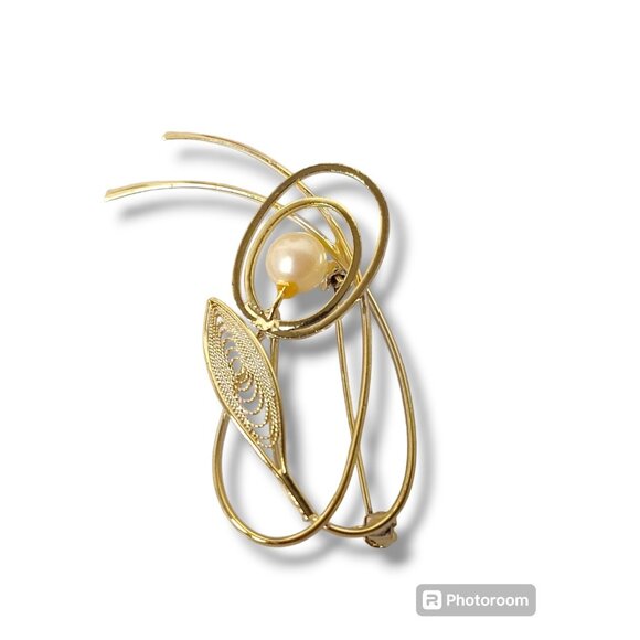 Vintage Gold Tone Filigree Imitation Pearl Flower Brooch - Picture 1 of 6